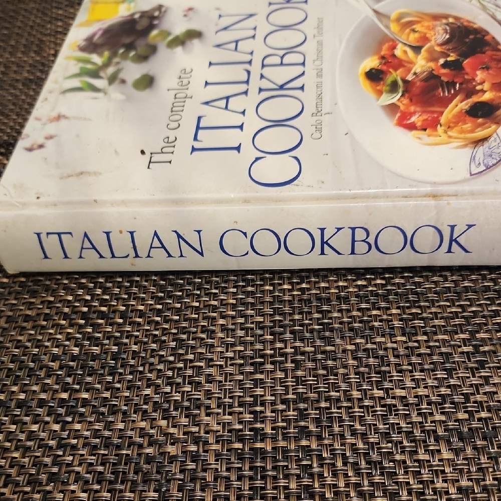 The Complete Italian Cookbook - White & Blue Cover - Picture 12 of 12